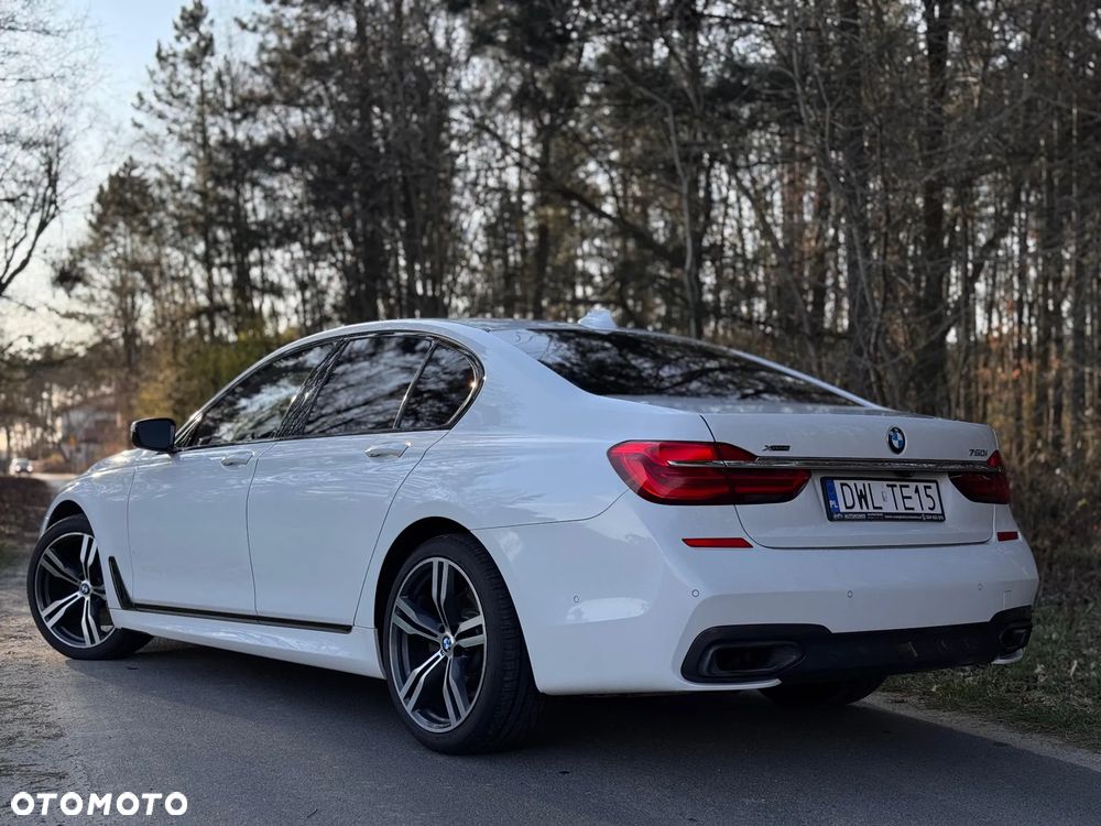 BMW Seria 7 750i xDrive - 16