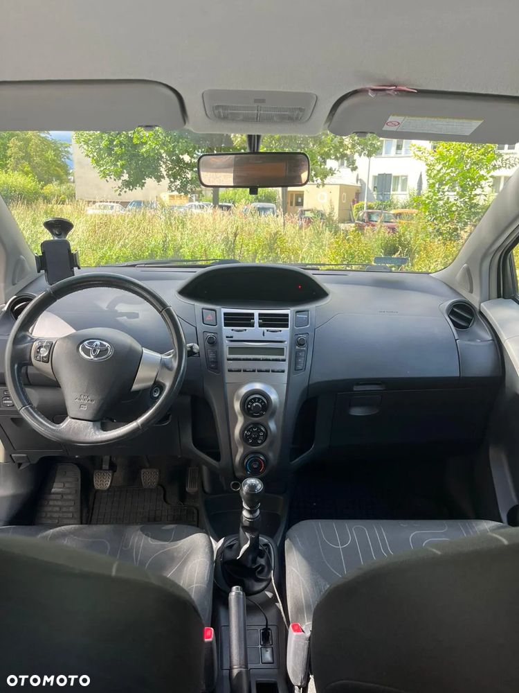 Toyota Yaris - 12