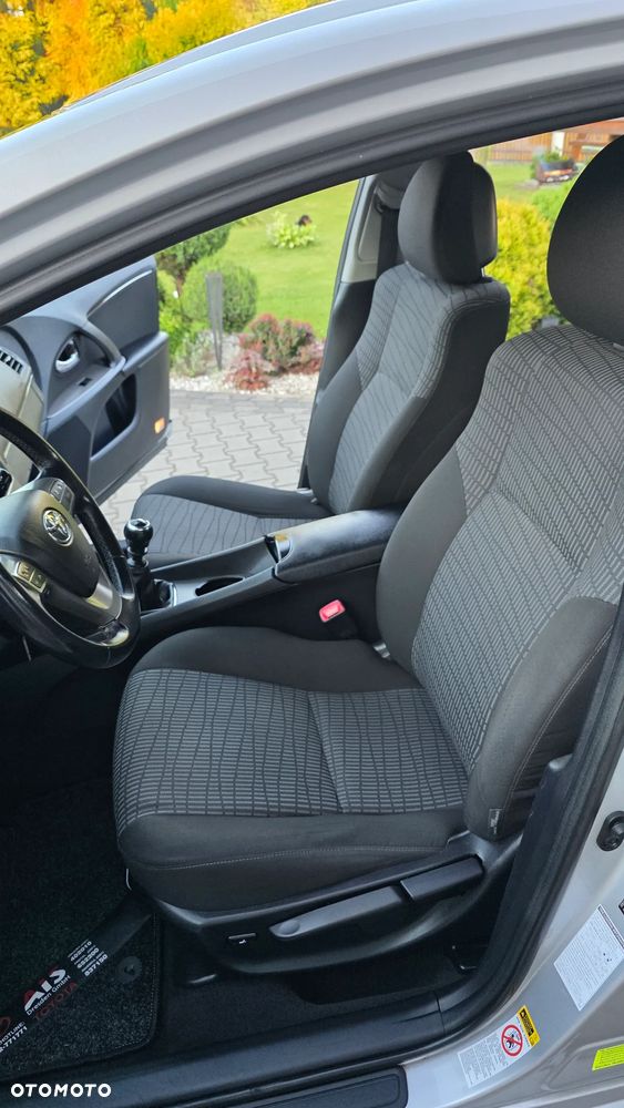Toyota Avensis 1.8 Comfort - 17