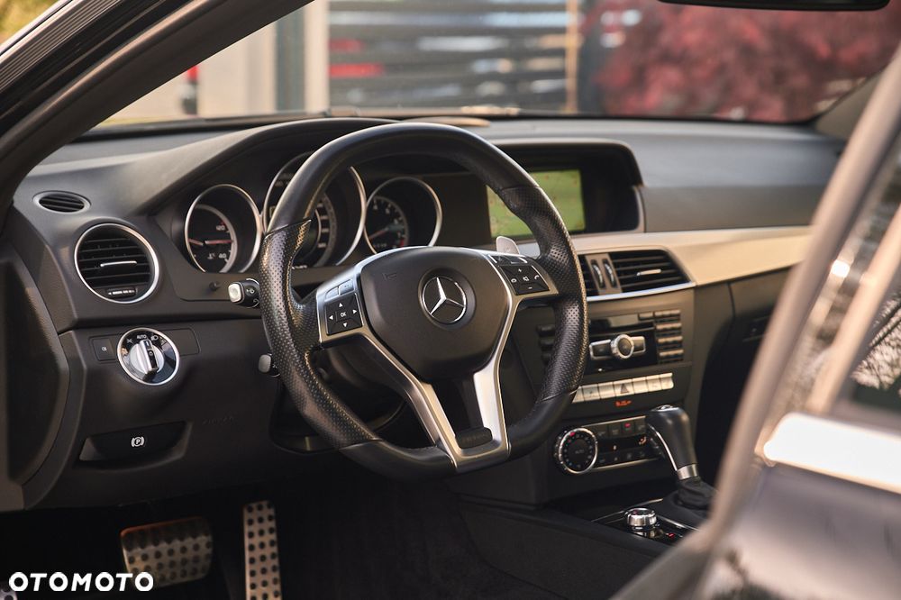 Mercedes-Benz Klasa C 63 AMG - 29