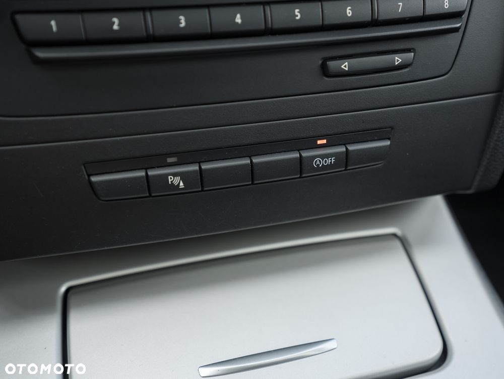 BMW Seria 3 318i Edition Exclusive - 34