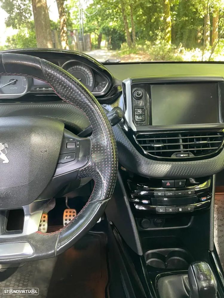 Peugeot 2008 1.2 PureTech GT Line - 19