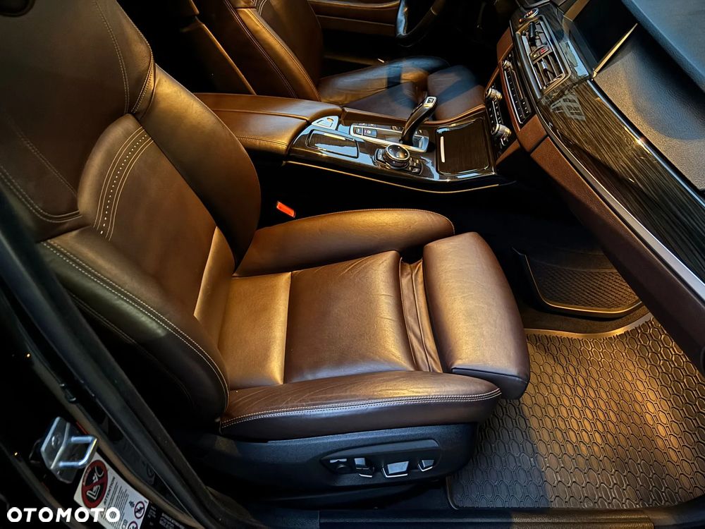 BMW Seria 5 525d - 17
