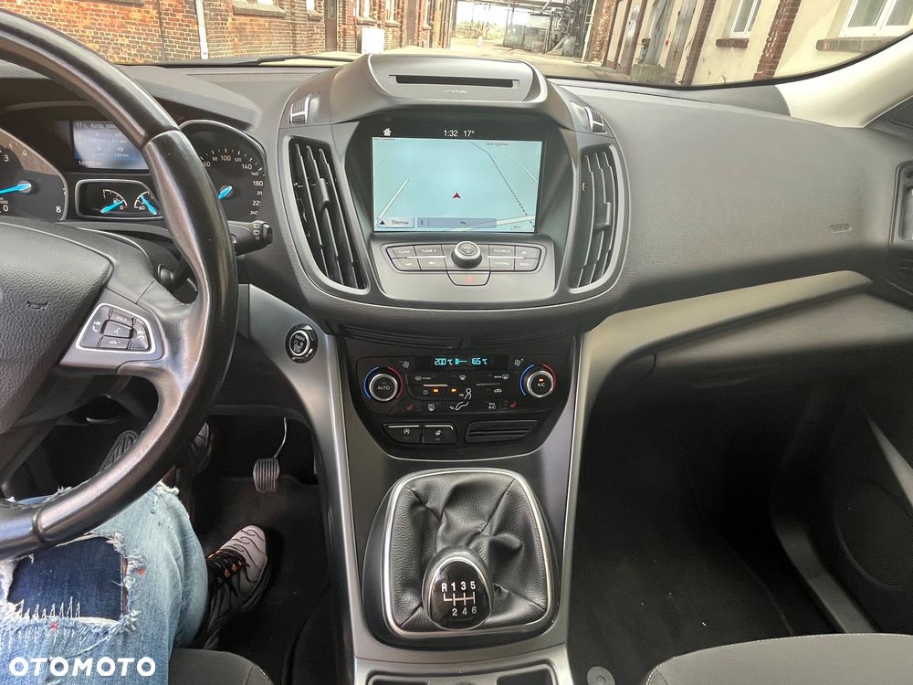 Ford Kuga 1.5 EcoBoost 2x4 Titanium - 29