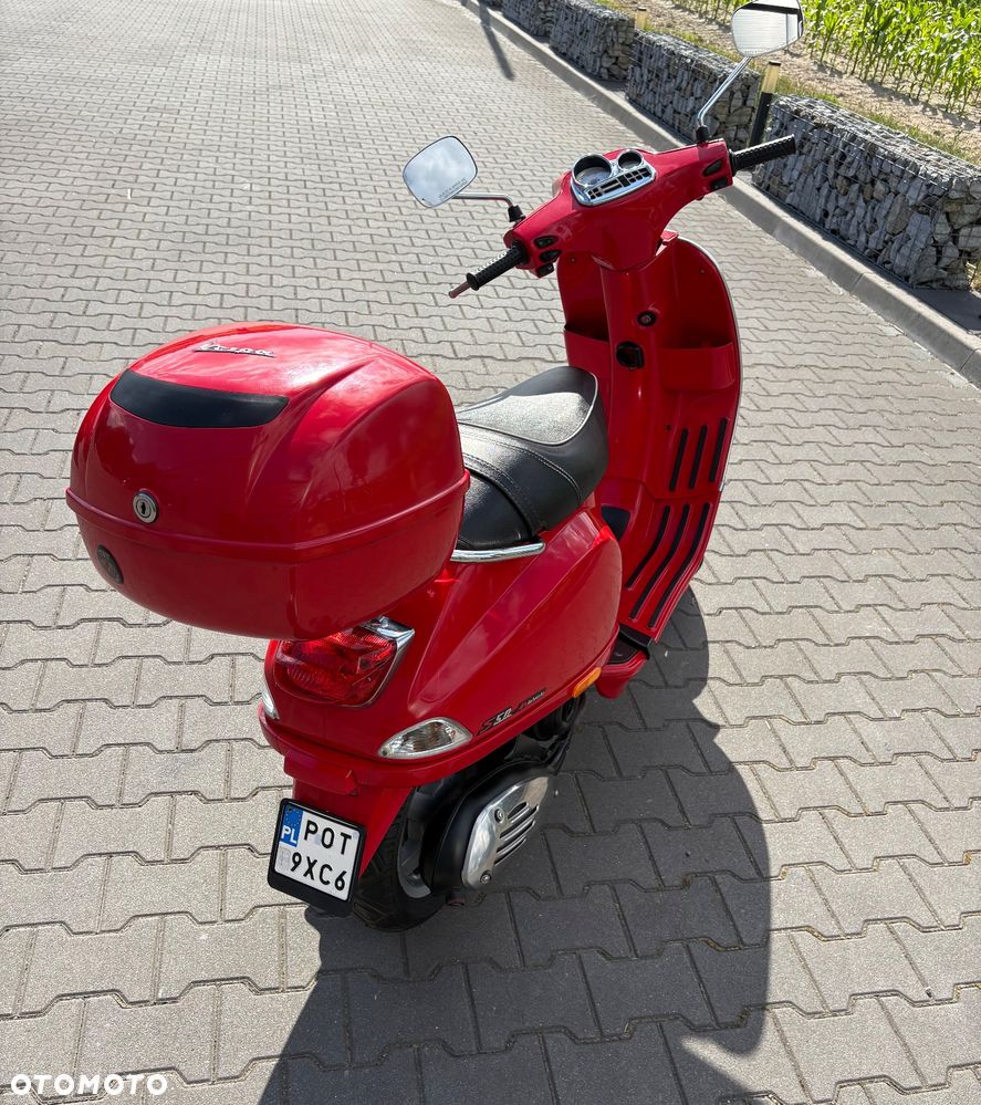 Piaggio Vespa - 18