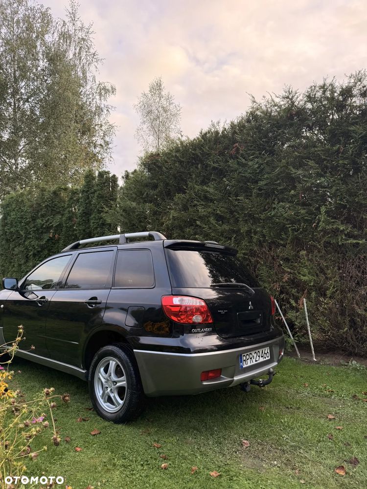 Mitsubishi Outlander 2.0 Intense DAKAR - 16