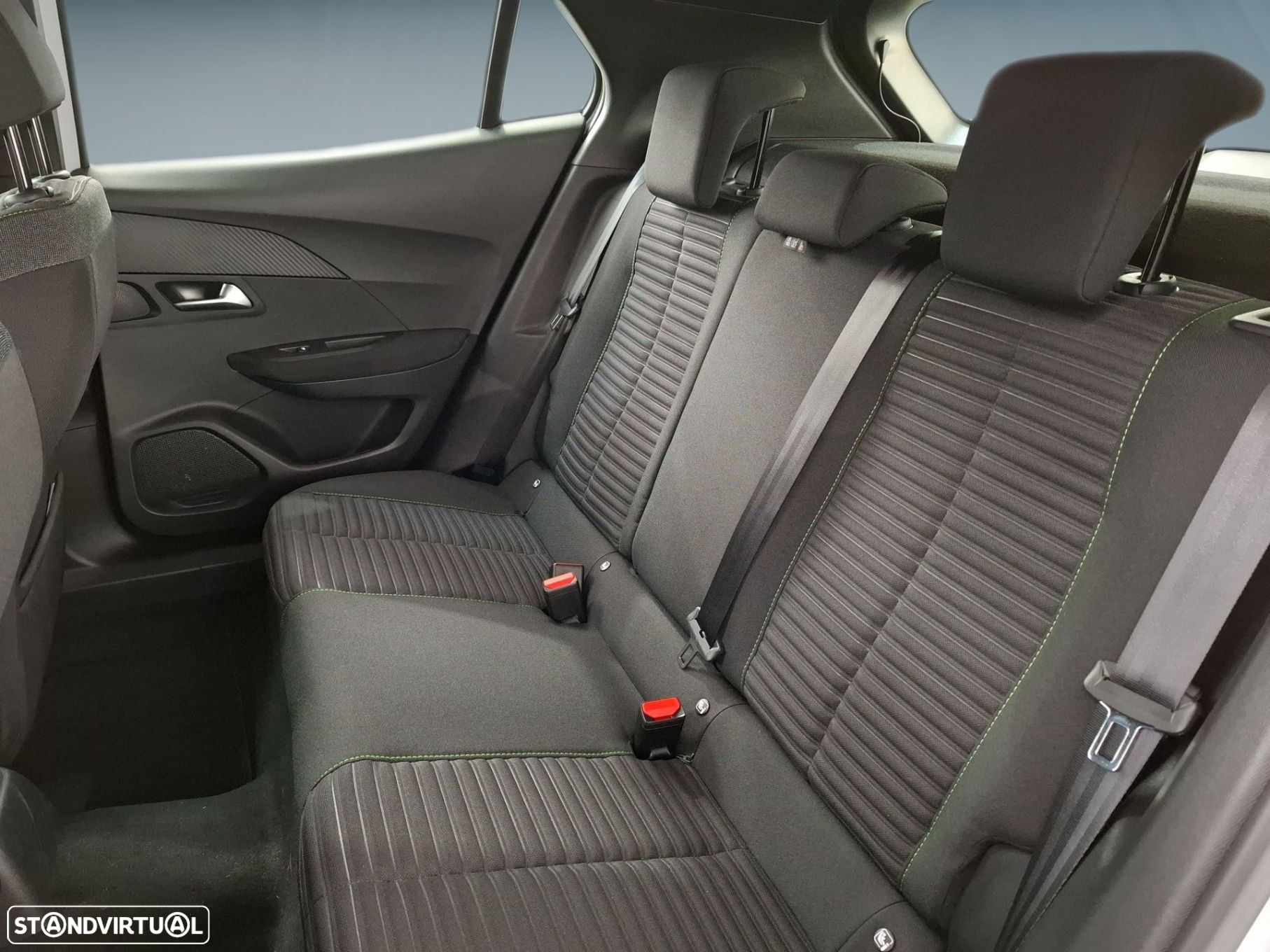 Peugeot 2008 1.2 PureTech Active - 12