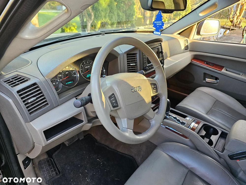 Jeep Grand Cherokee - 21