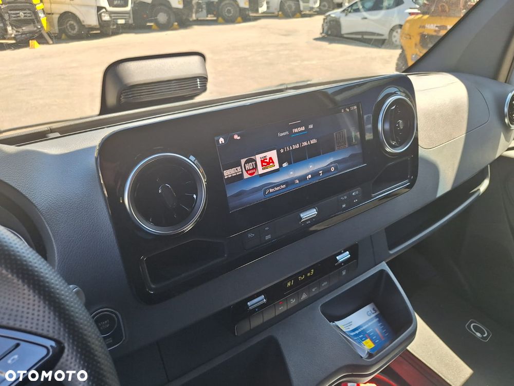 Mercedes-Benz Sprinter - 23