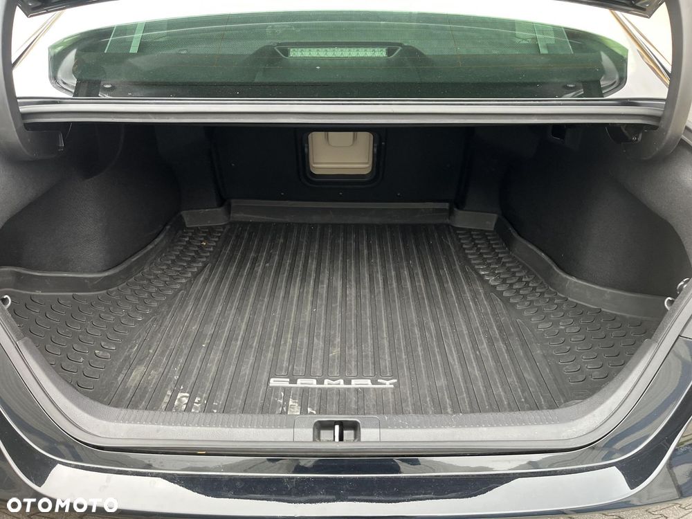 Toyota Camry 2.5 Hybrid Executive CVT - 13