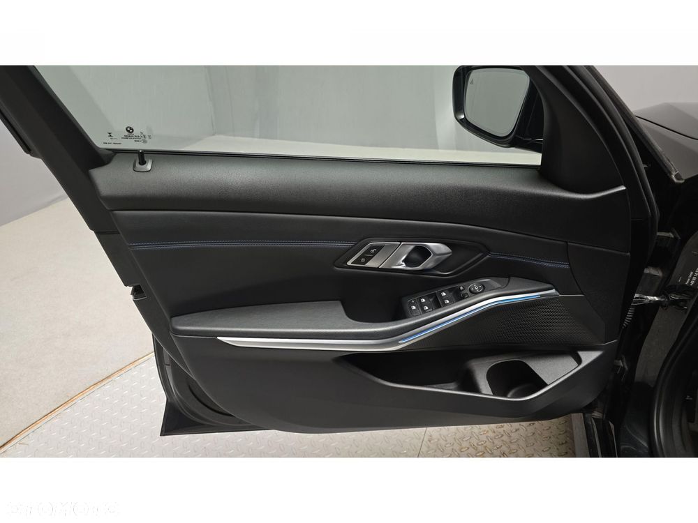 BMW Seria 3 320d xDrive mHEV M Sport - 17