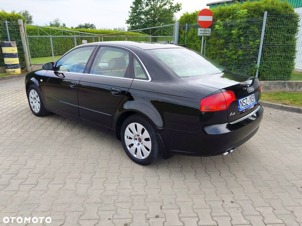 Audi A4 Limousine - 4
