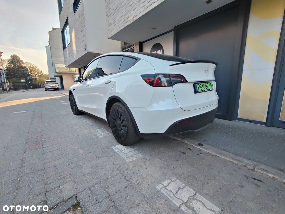 Tesla Model Y - 9