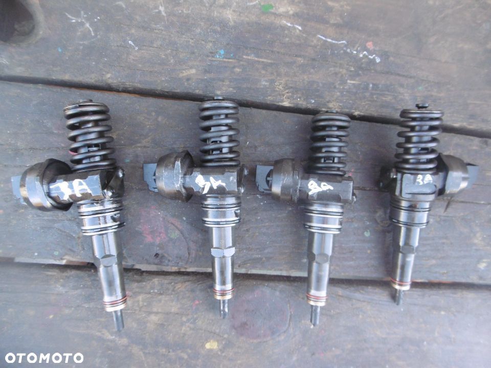 Pompowtrysk pompowtryskiwacz AUDI 1,9 130KM 038130073BA - 2