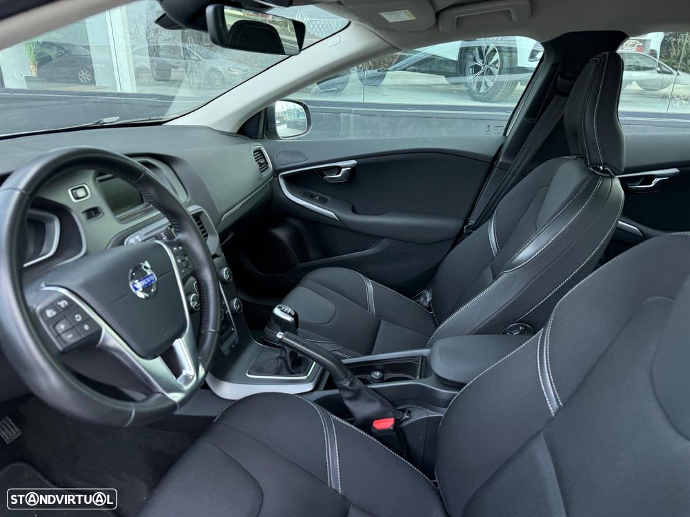 Volvo V40 2.0 D3 Momentum - 8