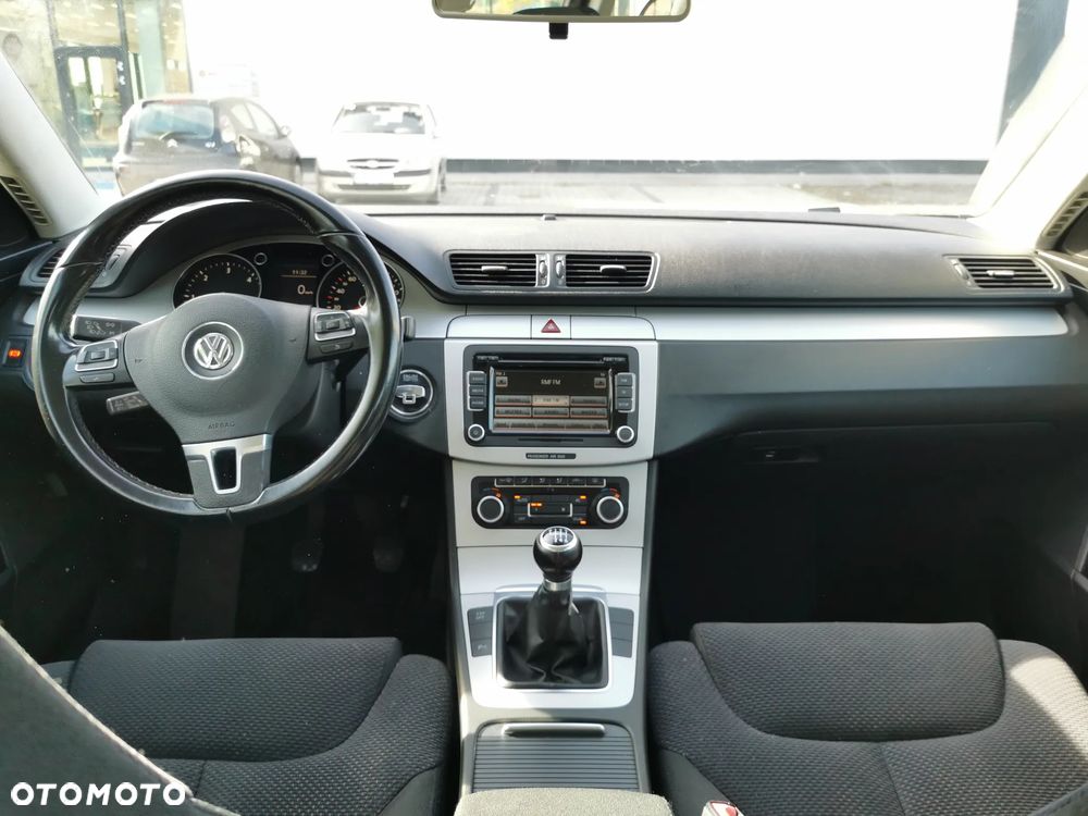 Volkswagen Passat 2.0 TDI Comfortline - 13