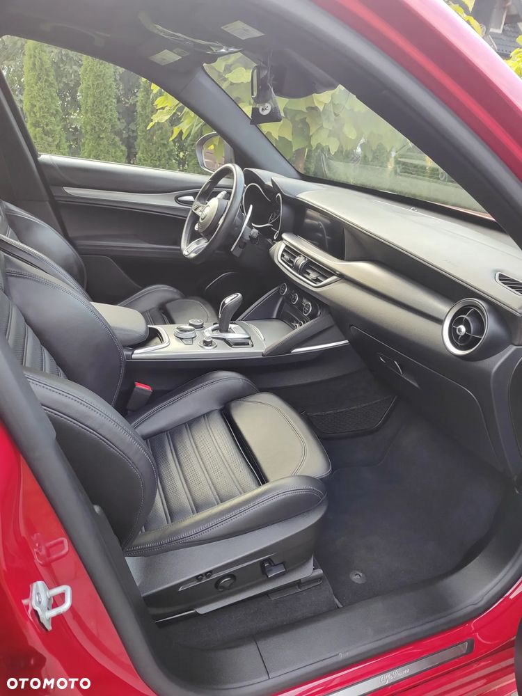 Alfa Romeo Stelvio 2.0 Turbo 16V AT8-Q4 Veloce Ti - 12