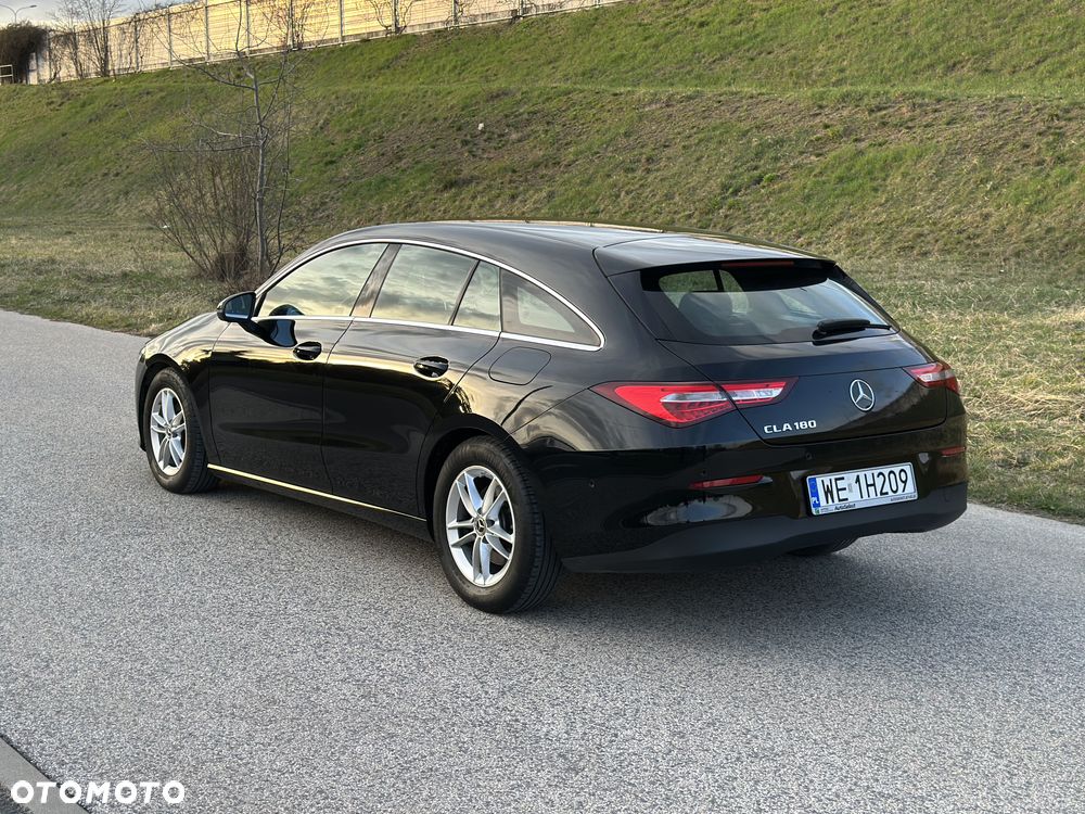 Mercedes-Benz CLA 180 7G-DCT - 3