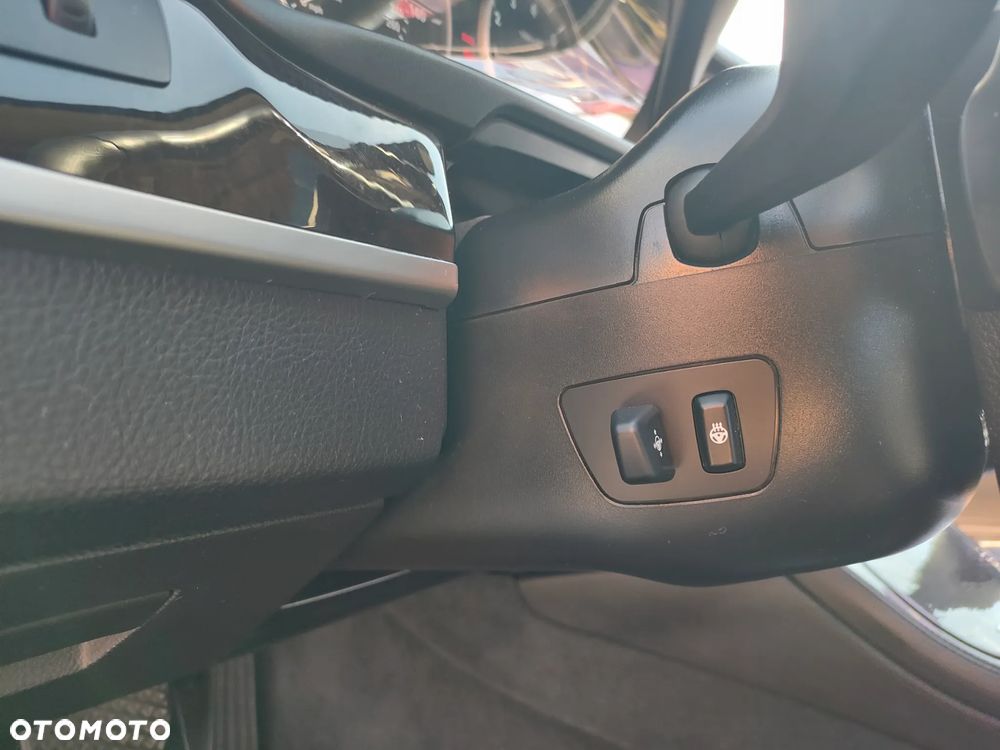 BMW Seria 5 528i Luxury Line - 28