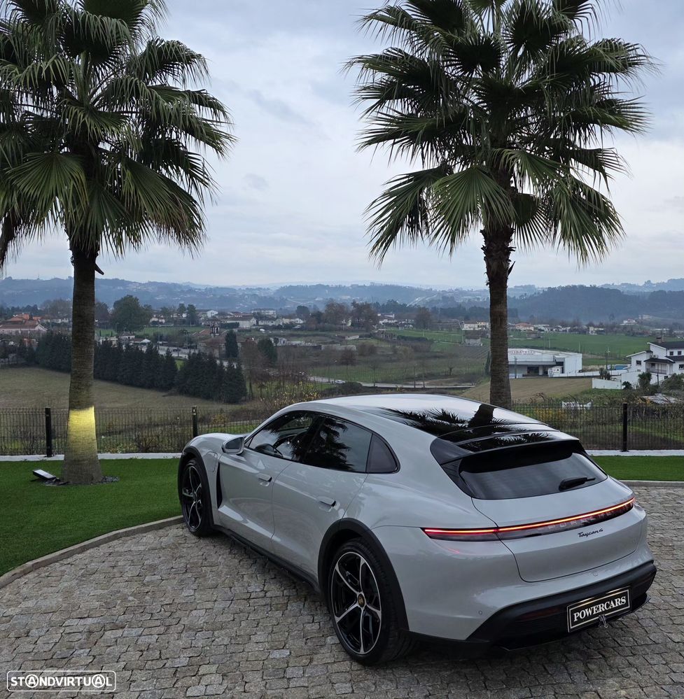 Porsche Taycan Cross Turismo 4 - 5