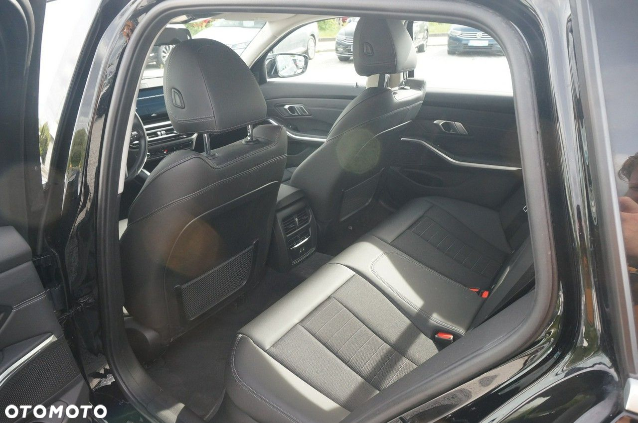 BMW Seria 3 320i - 19