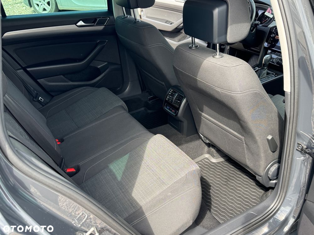 Volkswagen Passat 2.0 TDI SCR DSG Elegance - 34