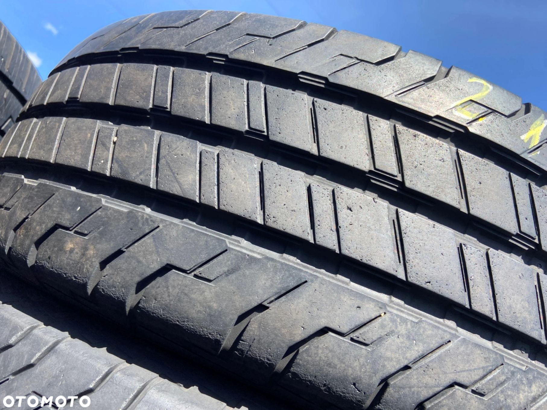 215/65/16C Continental Van 100_8mm_4szt_(574) - 5