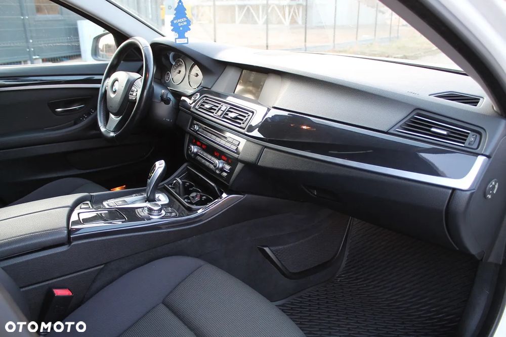 BMW Seria 5 520d - 24
