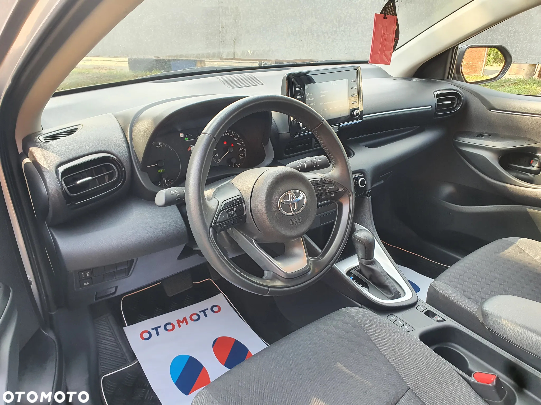 Toyota Yaris Hybrid 1.5 VVT-i Comfort mit Design Paket - 11