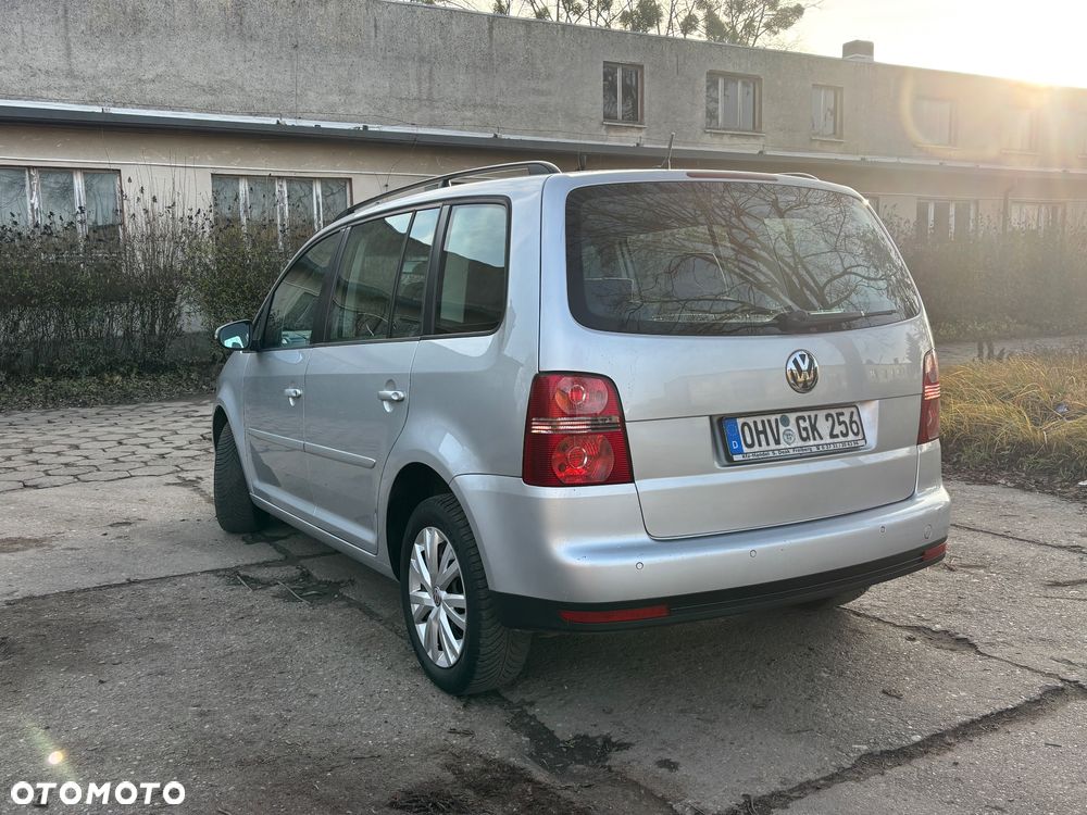 Volkswagen Touran 1.9 TDI DSG Conceptline - 29