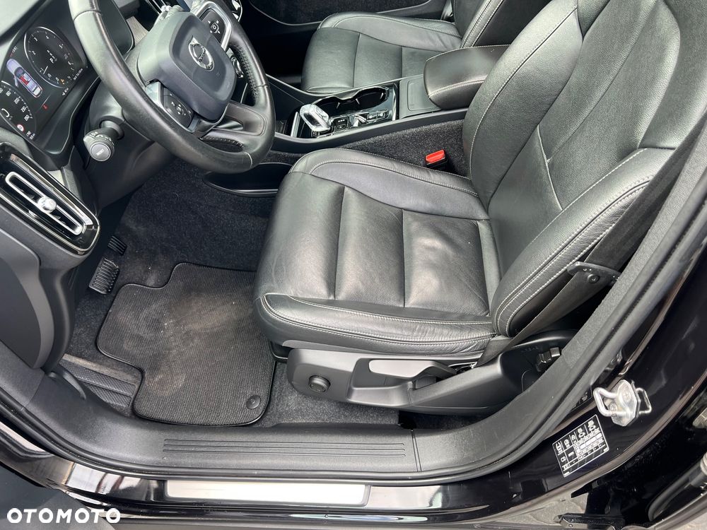 Volvo XC 40 D3 AWD Momentum Pro - 14