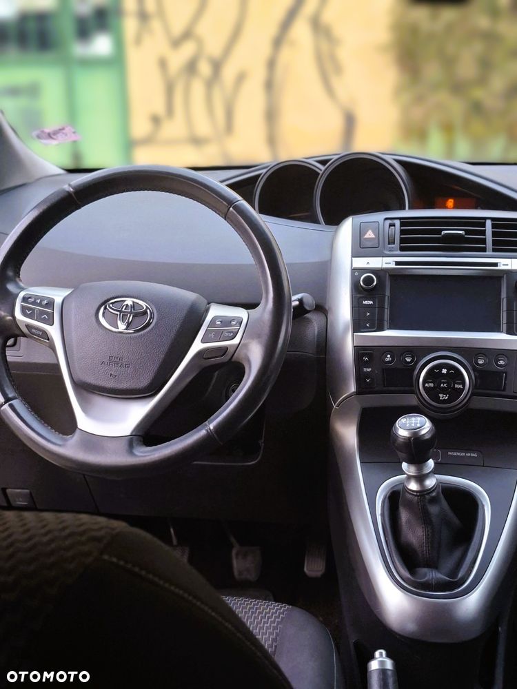 Toyota Verso 1.8 Premium 7os - 6