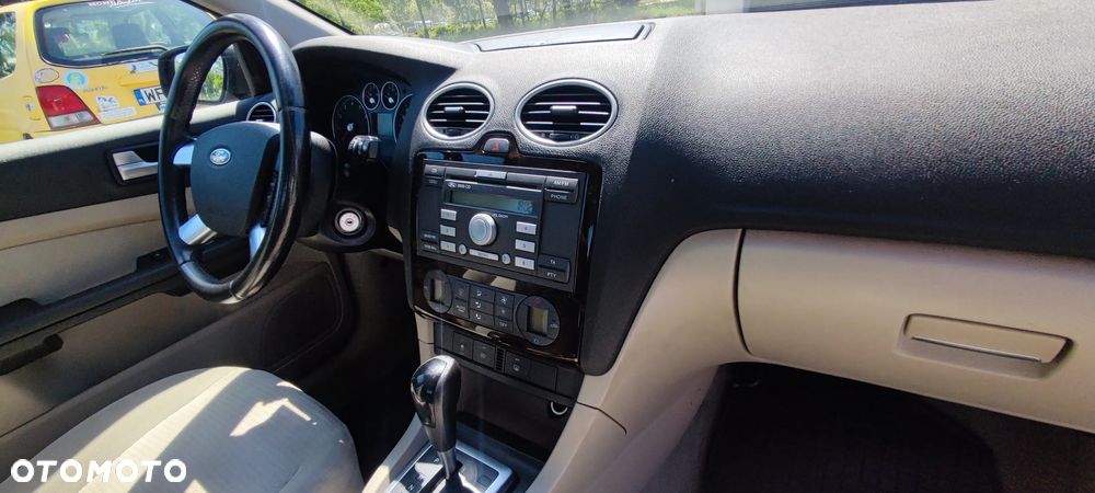 Ford Focus 1.6 16V Ghia - 17