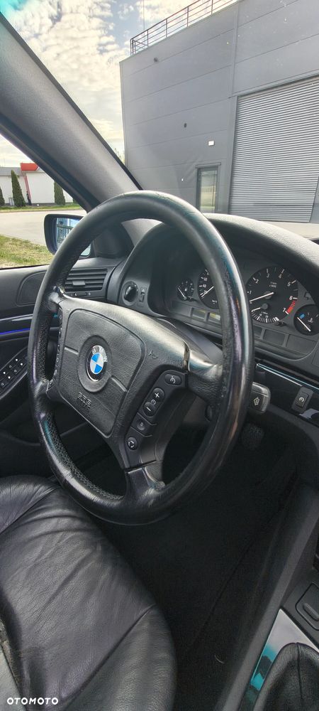 BMW Seria 5 528i - 22