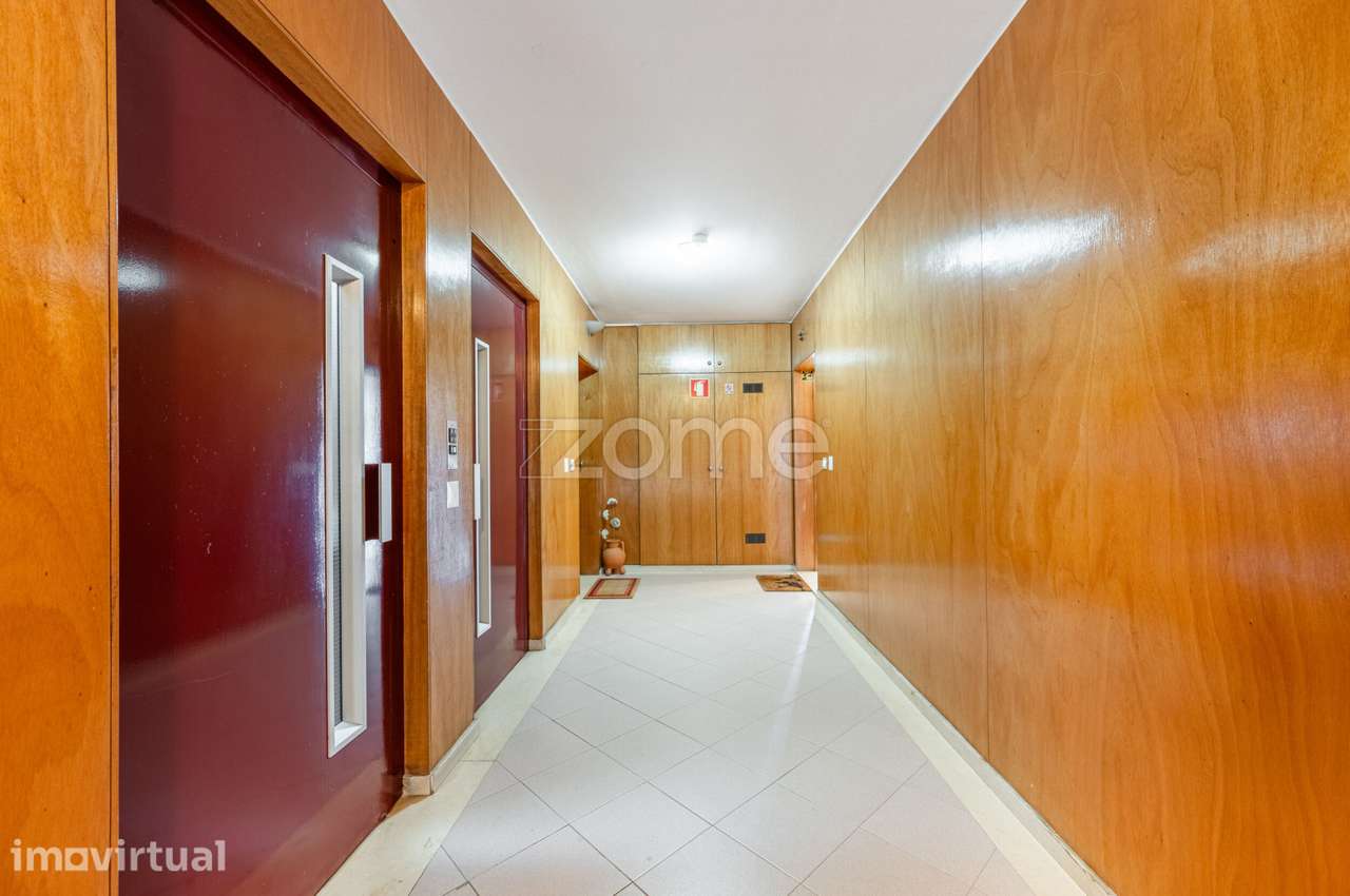 Apartamento T3  Totalmente Renovado na Prelada junto ao Metro - Grande imagem: 5/36
