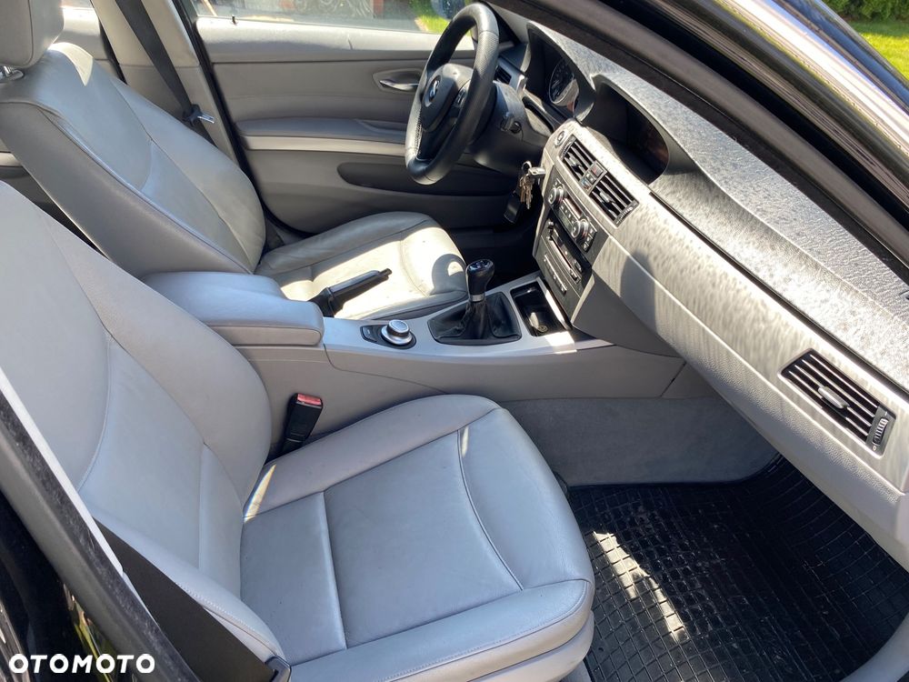 BMW Seria 3 325xi - 12
