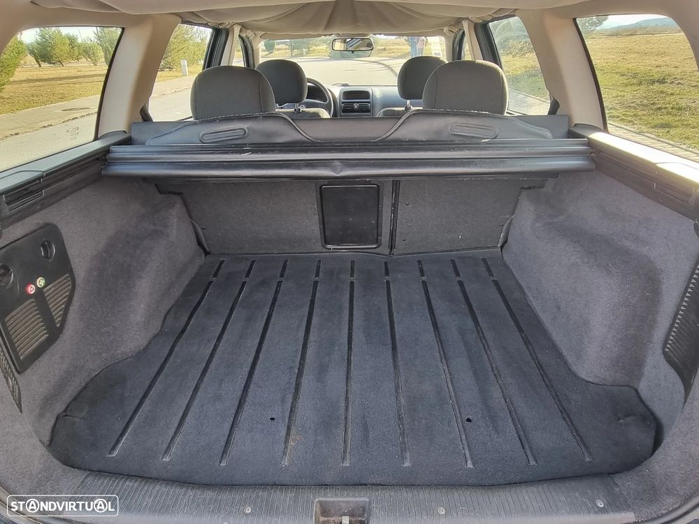 Opel Astra Caravan - 13
