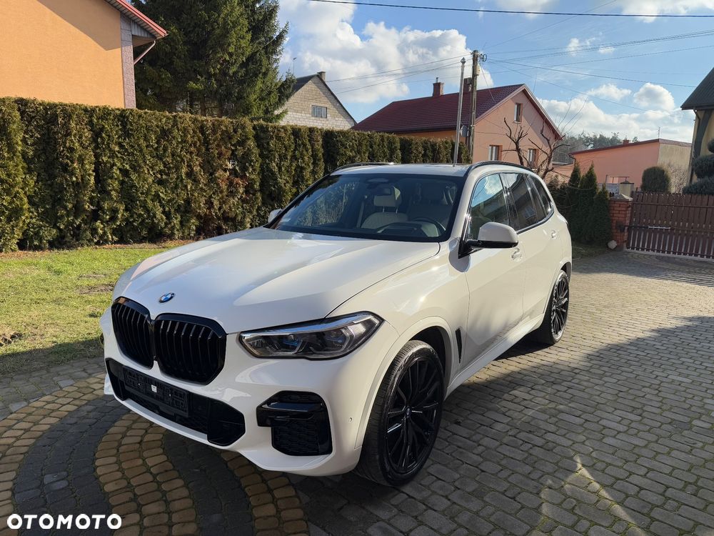 BMW X5 M M50i - 1