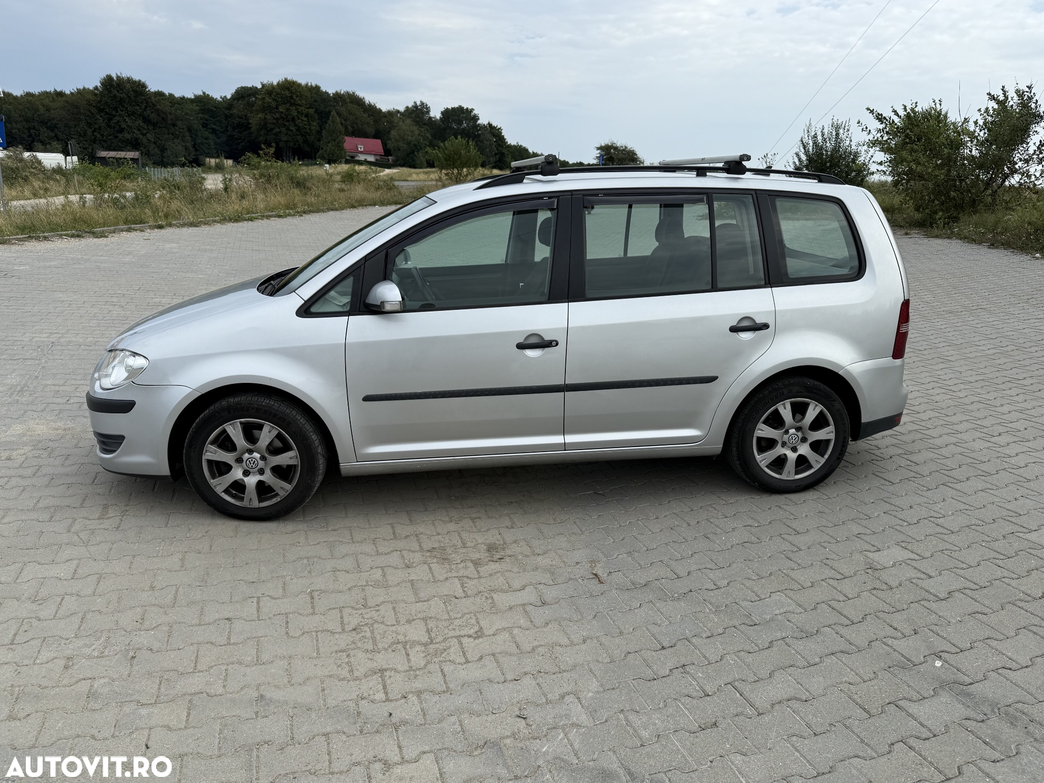 Volkswagen Touran 1.9 TDI Conceptline - 3