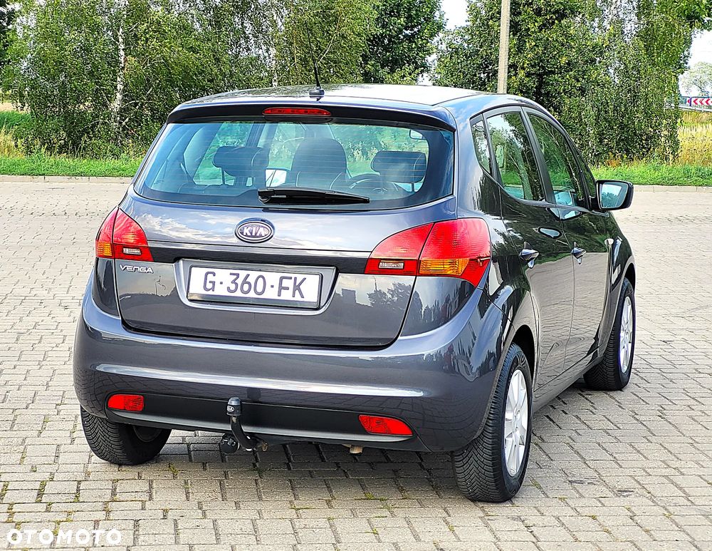 Kia Venga - 11