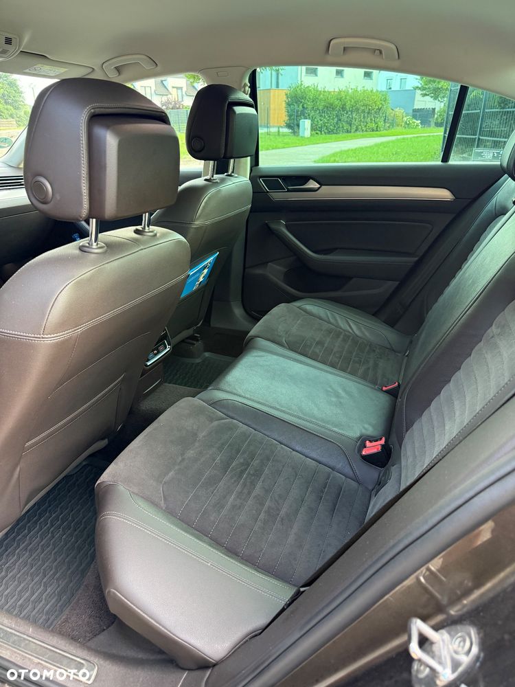 Volkswagen Passat - 8