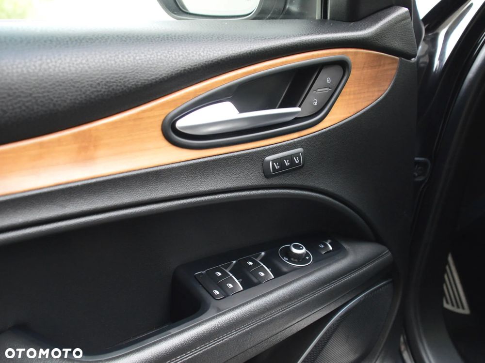 Alfa Romeo Stelvio 2.0 Turbo 16V AT8-Q4 Lusso Ti - 29