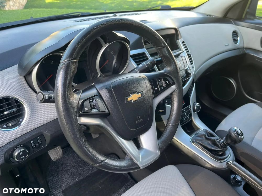 Chevrolet Cruze 1.6 LS - 16