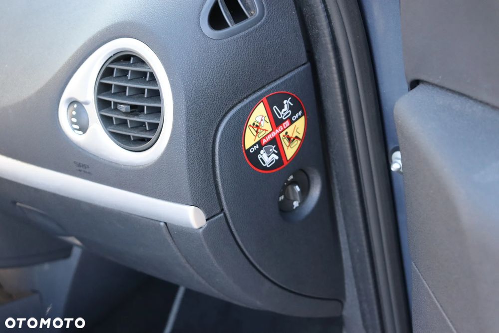 Renault Clio - 25