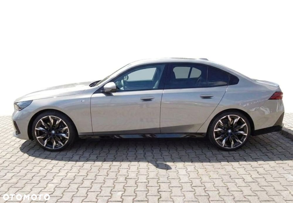 BMW Seria 5 2024 photo 4
