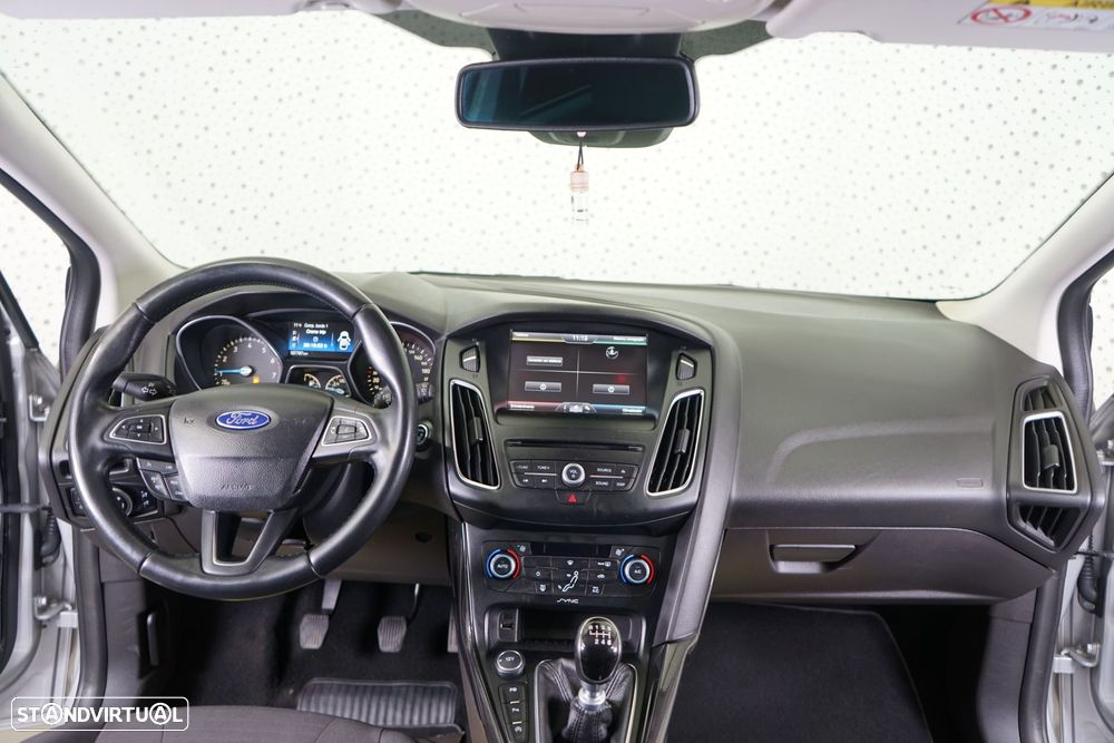 Ford Focus SW 1.0 EcoBoost Business - 18