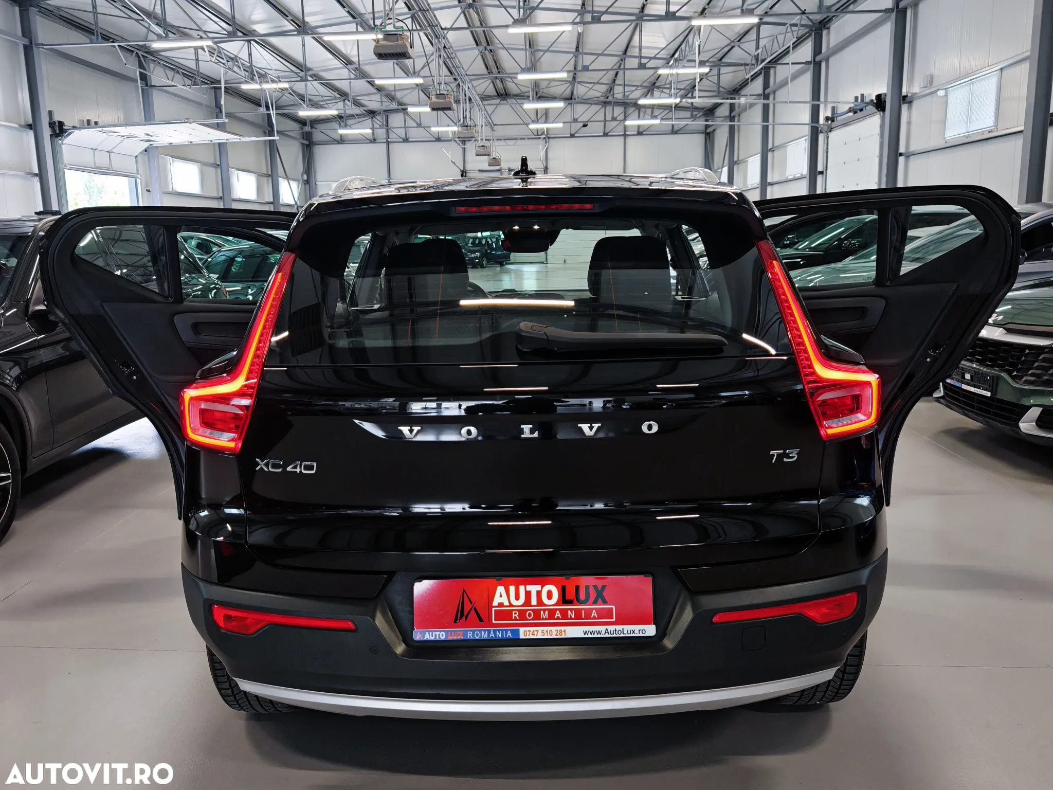 Volvo XC 40 T3 Geartronic Momentum Pro - 30