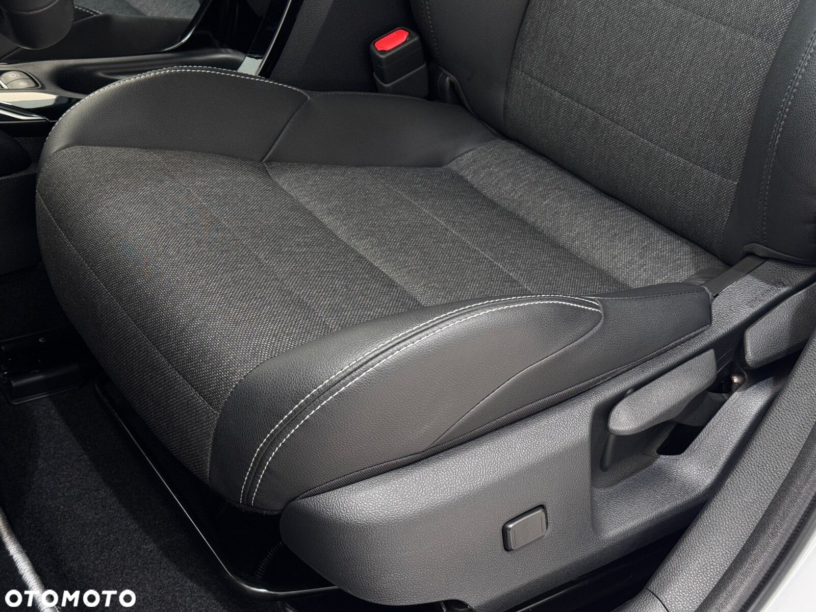 Toyota Corolla - 11
