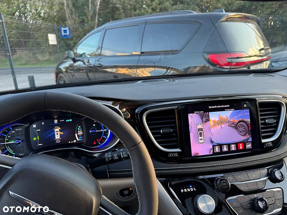 Chrysler Pacifica - 32