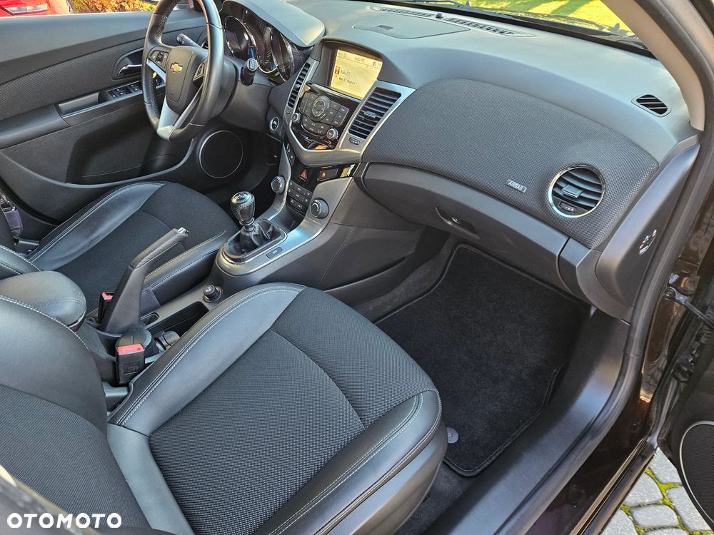 Chevrolet Cruze Station Wagon 1.8 LTZ - 25